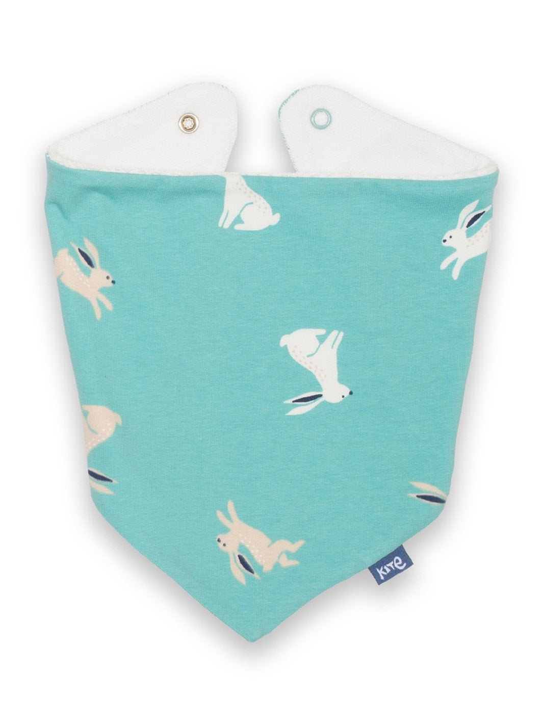 Babero de algodón orgánico en color aqua con estampado de conejitos, broche ajustable y reverso de toalla absorbente para mayor comodidad.