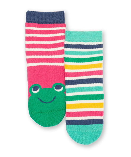 Calcetines antideslizantes Ranita de algodón orgánico, pack de dos pares con diseño de rana y rayas, en fondo rosa.