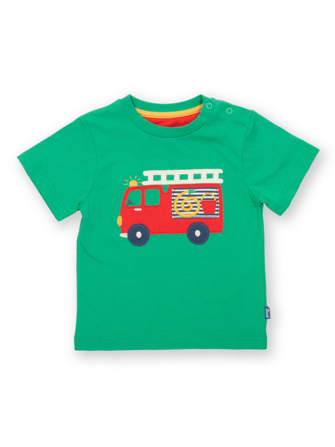Polera Carro Bomba de algodón orgánico color verde con apliqué de camión de bomberos.