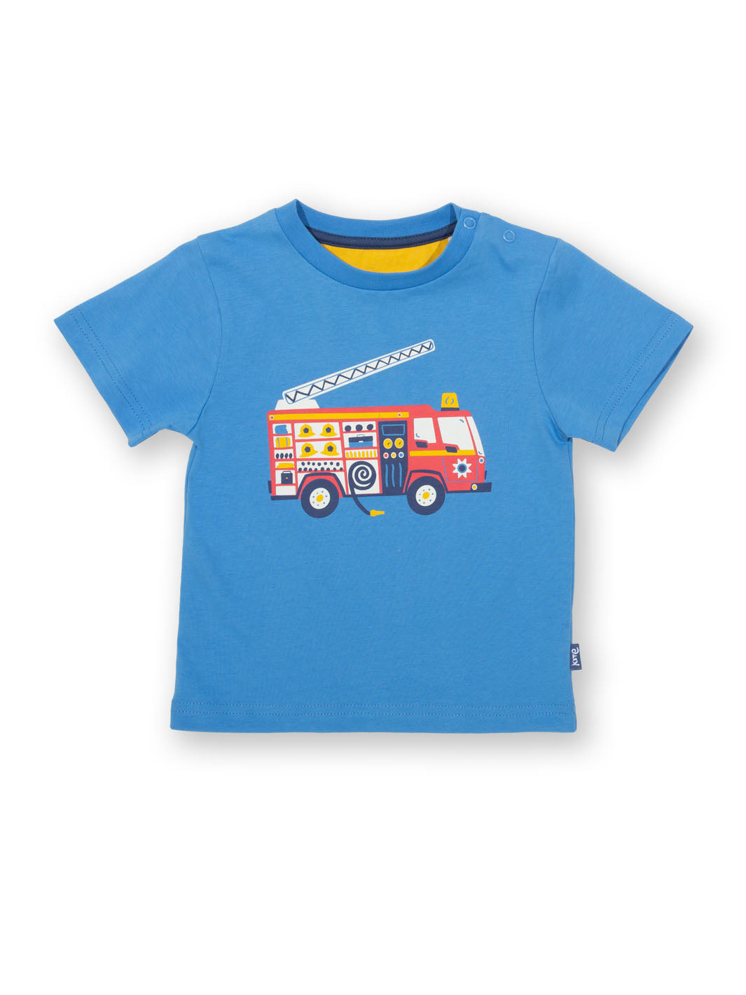 Polera Carro Bomba de algodón orgánico color celeste con estampado de camión de bomberos.