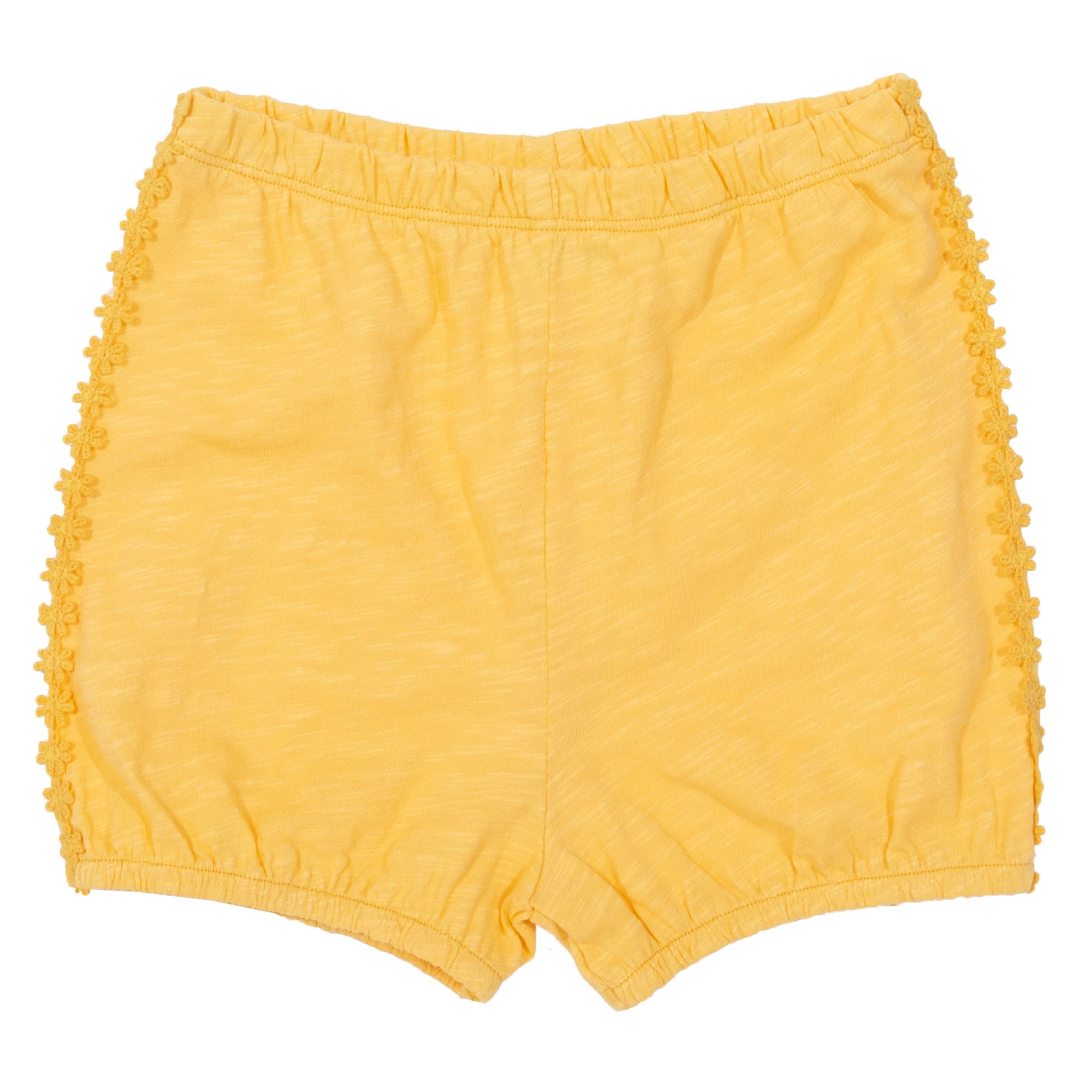 Short Burbuja de algodón orgánico, color amarillo con ribete de margaritas y forma abullonada.