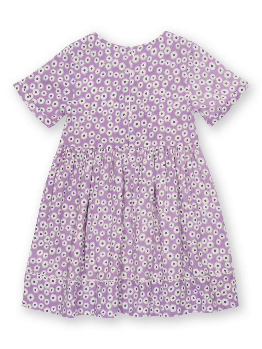 Vista trasera del Vestido Lavanda de algodón orgánico, con cierre protegido para mayor comodidad.