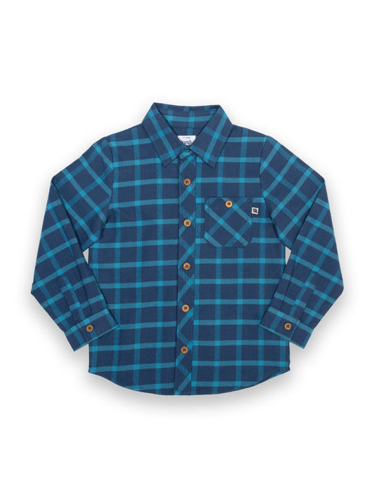 Camisa de franela en algodón orgánico con diseño de cuadros en azul marino y calipso, con botones de coco y bolsillo en el pecho.