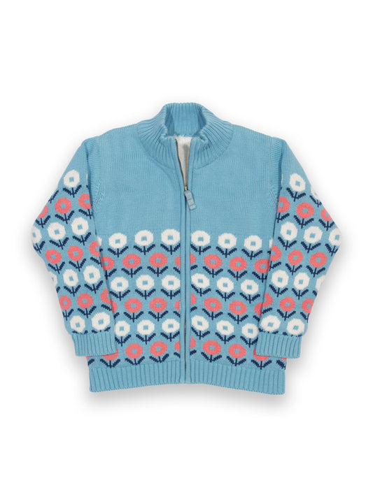 Chaqueta Nido celeste de algodón orgánico para bebé, diseño tejido con flores rosas y blancas, manga larga y cierre frontal.