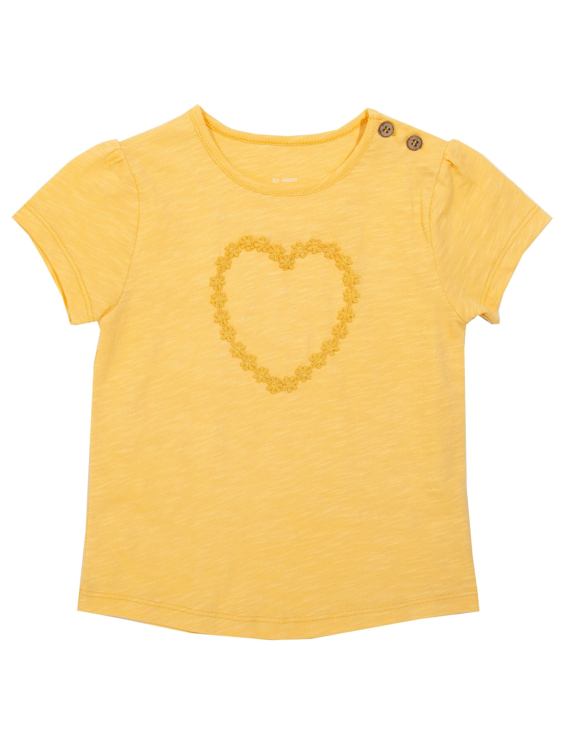 Polera Corazón Margaritas de algodón orgánico, en amarillo yema con inserto en forma de corazón de margaritas.
