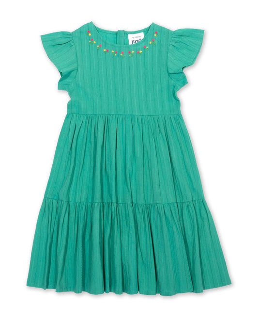 Vestido Cascada de algodón orgánico, verde azulado con bordado floral en el cuello y mangas aletadas.
